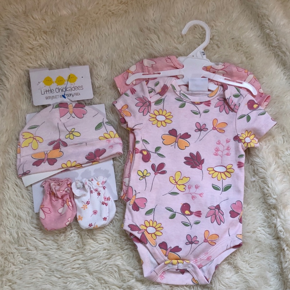 Girl’s Onesie Bundle Set Hat and mitts Size 6-9M